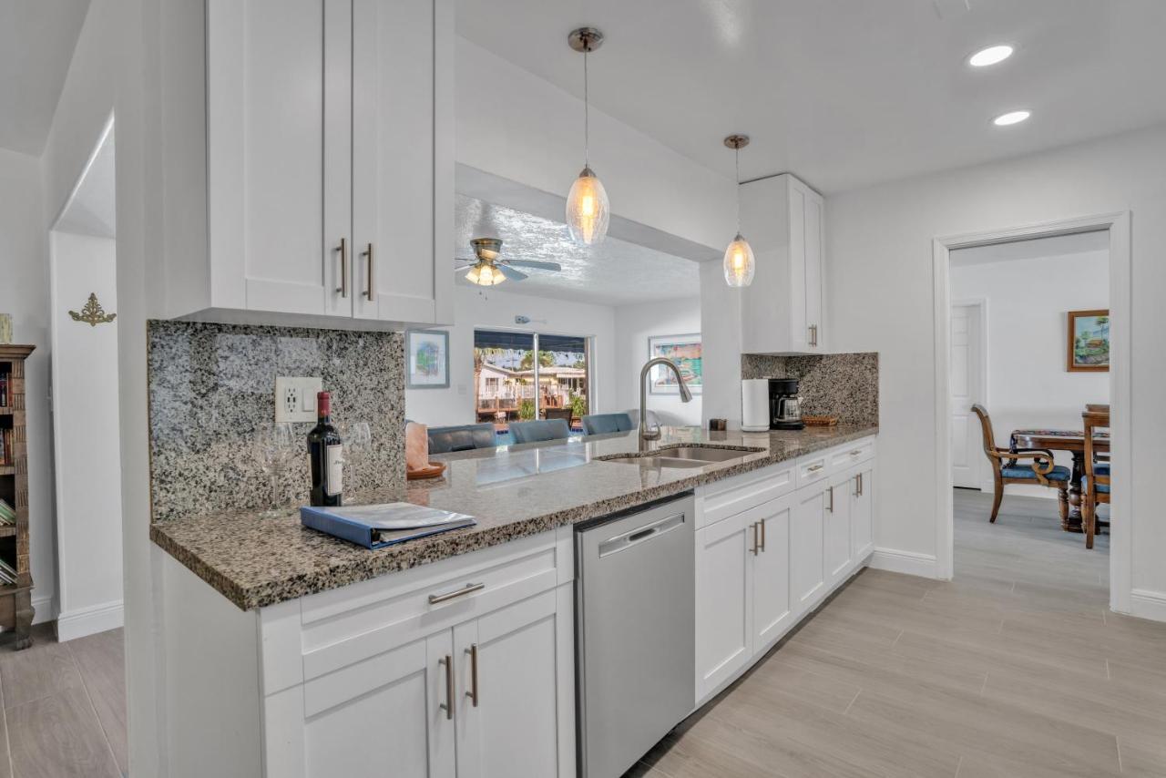 4 Bd Near Beach Spacious Solar Heated Pool Waterfront Home ポンパノビーチ エクステリア 写真