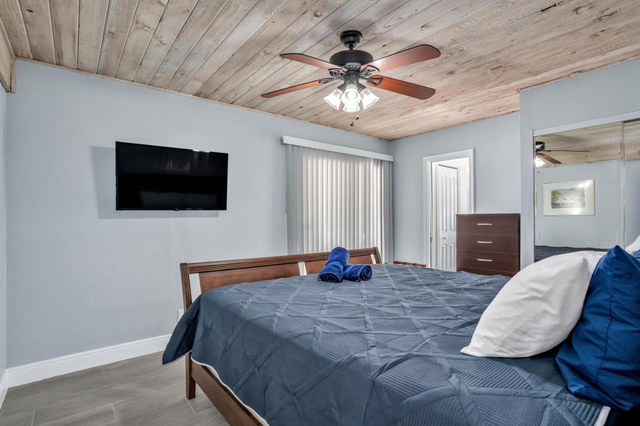 4 Bd Near Beach Spacious Solar Heated Pool Waterfront Home ポンパノビーチ エクステリア 写真